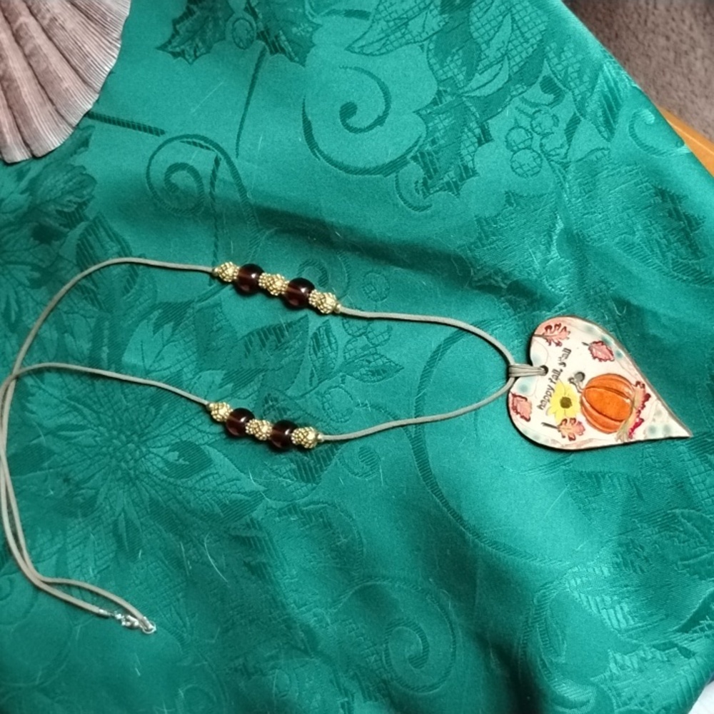 🎃Hand Crafted Heart-Shaped Fall Pendant Necklace🎃 - Picture 4 of 8
